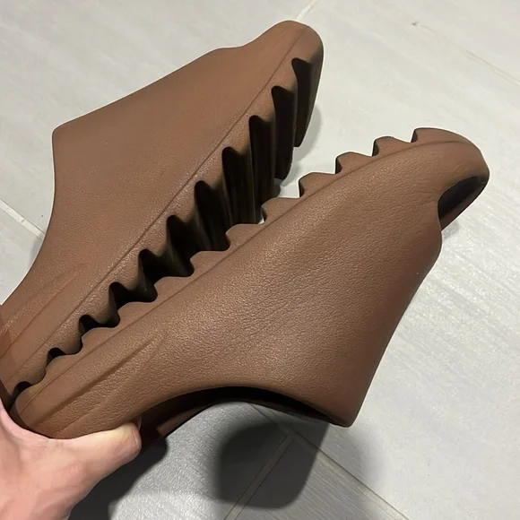 Yeezy Brown Slide Sandals - Picture 5 of 5